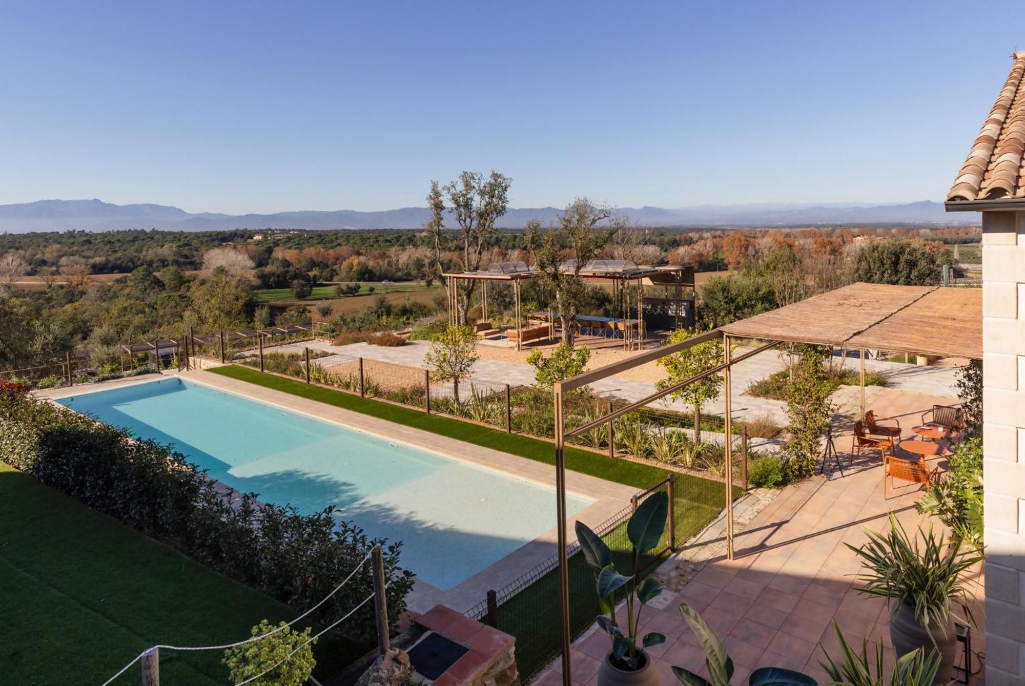 Can Bufi Espectacular Casa Con Piscina Interior Llagostera Bagian luar foto