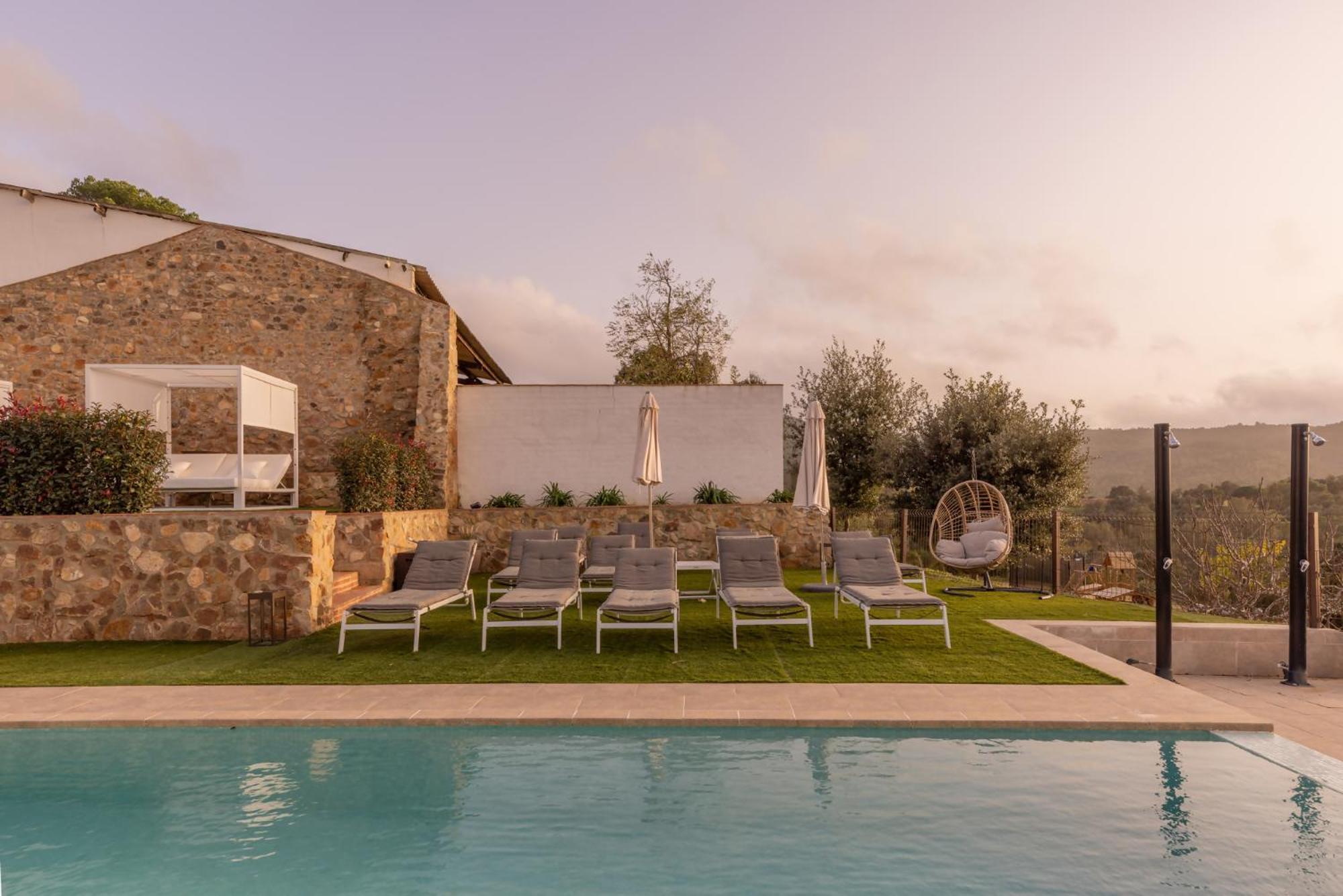 Can Bufi Espectacular Casa Con Piscina Interior Llagostera Bagian luar foto