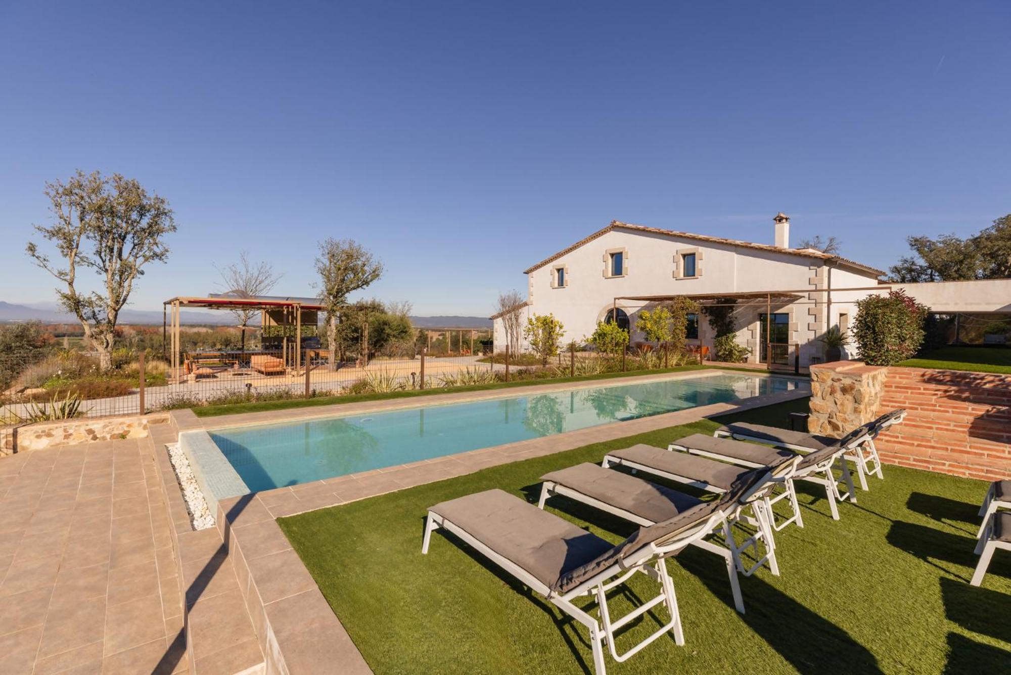 Can Bufi Espectacular Casa Con Piscina Interior Llagostera Bagian luar foto