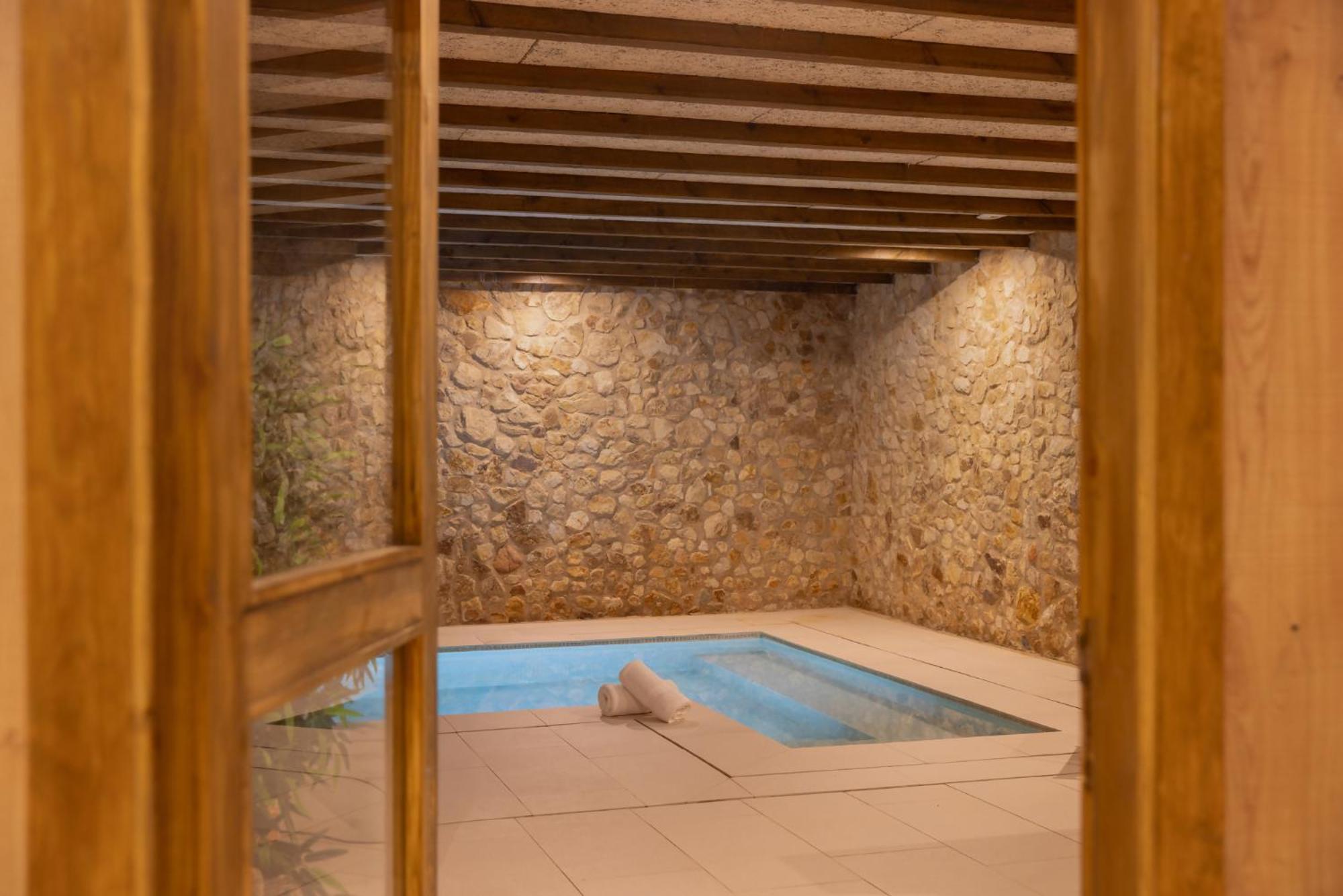 Can Bufi Espectacular Casa Con Piscina Interior Llagostera Bagian luar foto