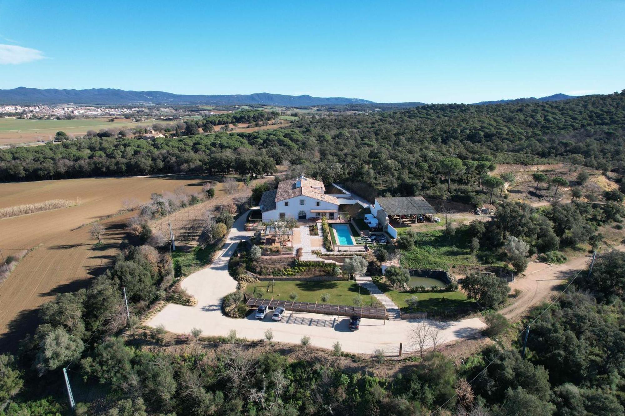 Can Bufi Espectacular Casa Con Piscina Interior Llagostera Bagian luar foto