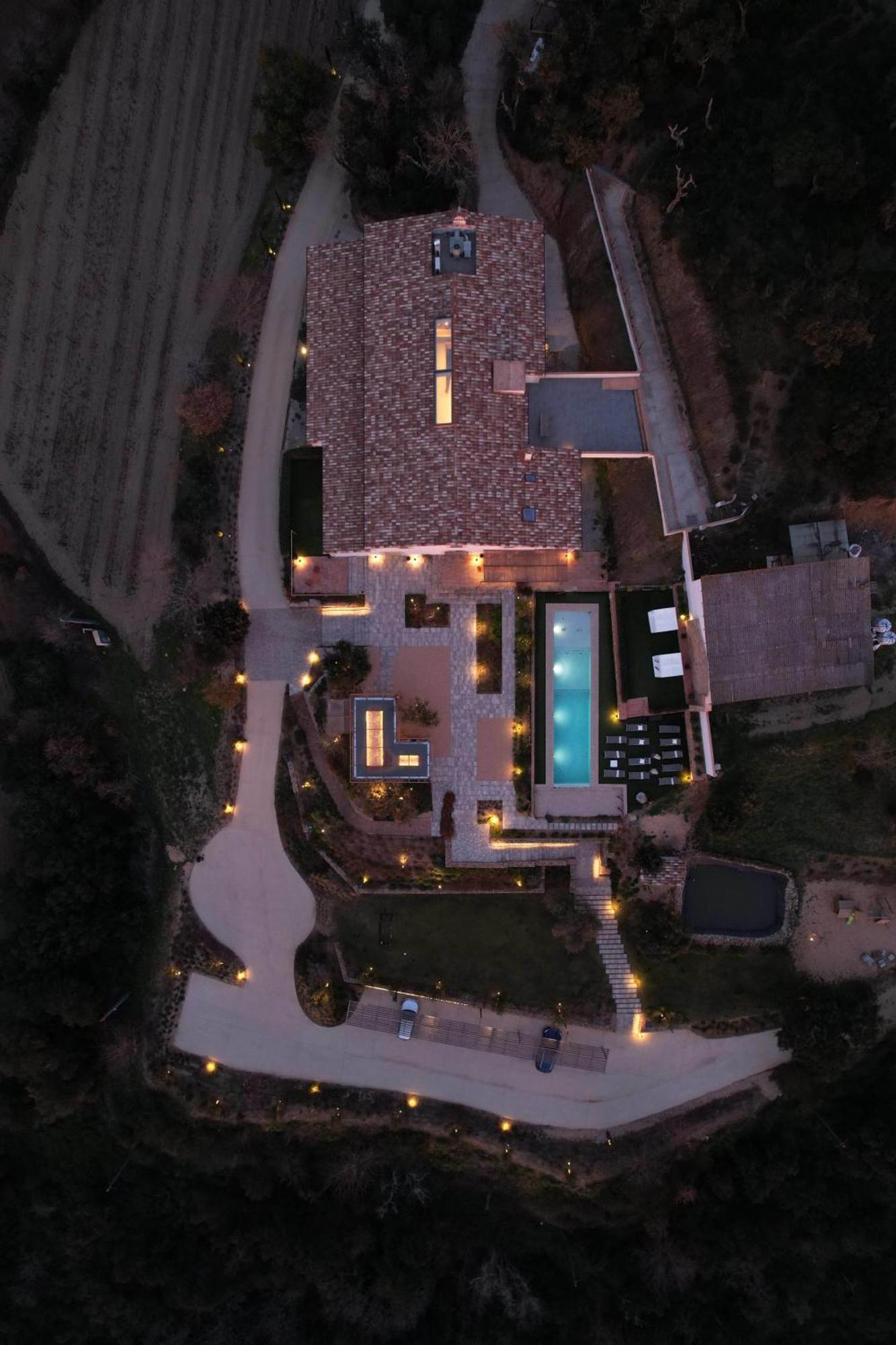 Can Bufi Espectacular Casa Con Piscina Interior Llagostera Bagian luar foto